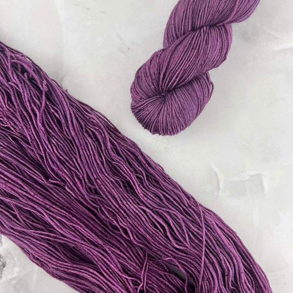 Dahlia - Laine grosseur fingering SW merino/nylon, prête à partir