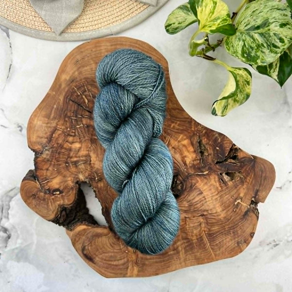 Conifères (LIQUIDATION - petits défauts) - Laine grosseur lace merino/cachemire/soie, prête à partir