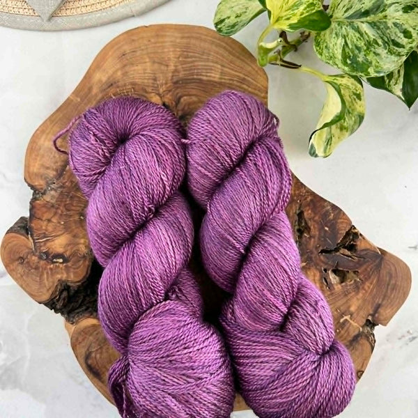 Dahlia - Laine grosseur lace merino/cachemire/soie, prête à partir