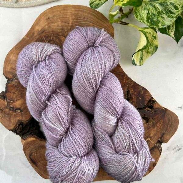 Lavande - Laine grosseur lace merino/cachemire/soie, prête à partir