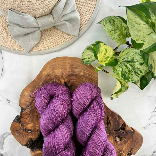 Dahlia - Laine grosseur lace merino/cachemire/soie, prête à partir