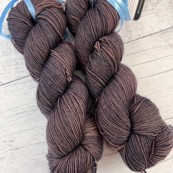 OOAK brun - Laine grosseur fingering SW merino/nylon, prête à partir