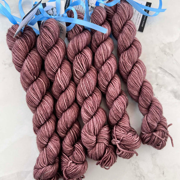 Fudge - Mini écheveau de laine grosseur fingering SW merino/nylon, prêt à partir