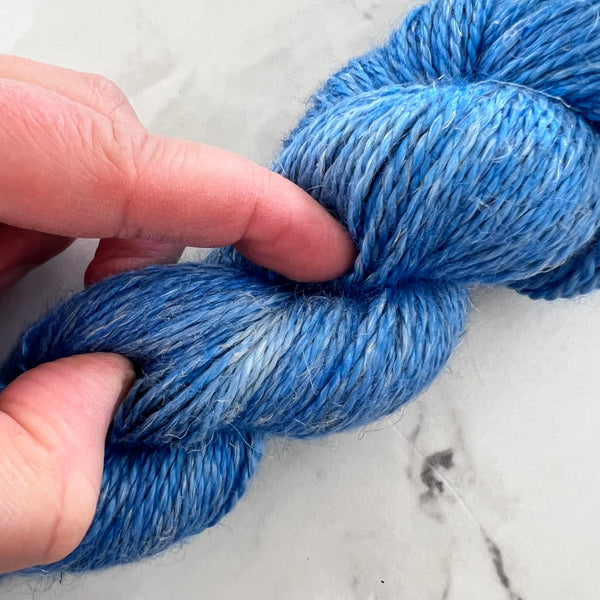 LIQUIDATION (petits défauts) Surf - Laine grosseur DK bébé alpaga/soie/lin non SW, prête à partir