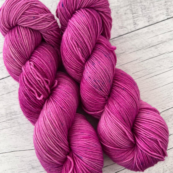 OOAK rose - Laine grosseur fingering SW merino/nylon, prête à partir