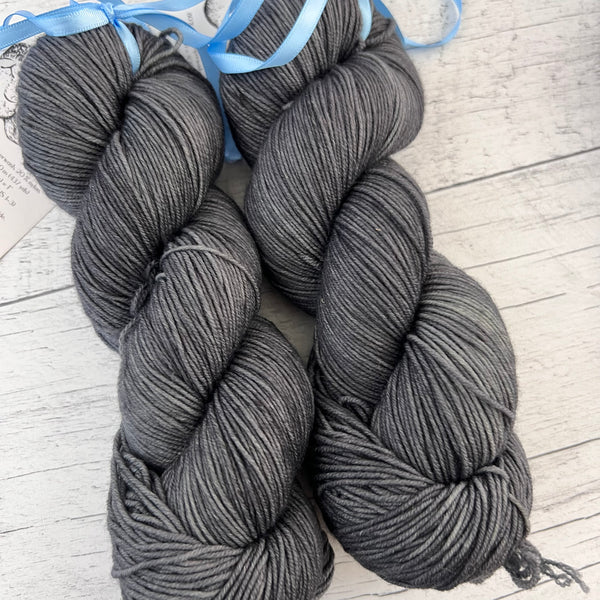 OOAK gris - Laine grosseur fingering SW merino/nylon, prête à partir