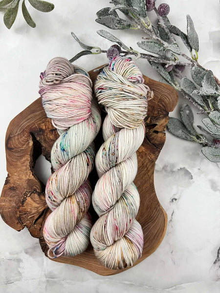 OOAK Poussière d'étoiles - Laine grosseur fingering SW merino/nylon, prête à partir