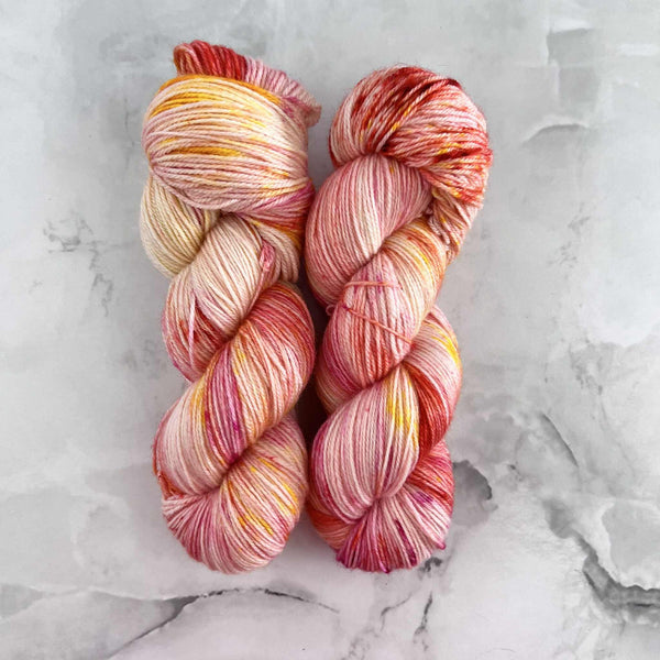 Tulipes (115g) + Pivoine (25g) - Ensemble de laine pour bas SW BFL/nylon, prête à partir