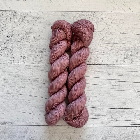 Noël amoureux - Laine grosseur fingering SW merino/coton, prête à partir