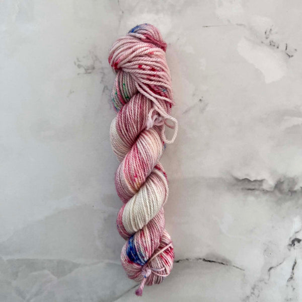 Canne de bonbons - Mini écheveaux de laine fingering SW BFL/nylon, prête à partir