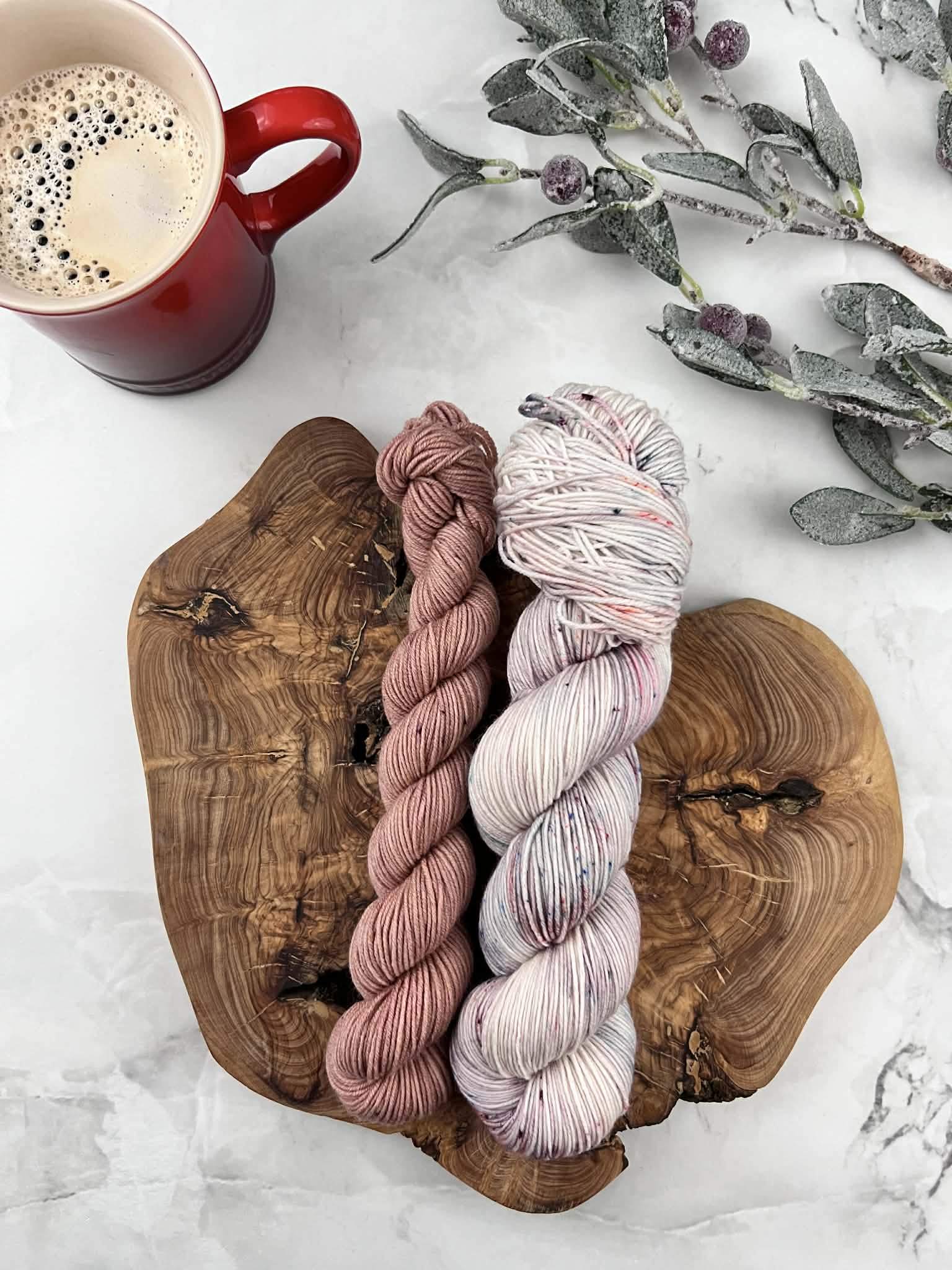Première neige (115g) + Rose victorien (35g) - Ensemble de laine pour bas SW merino/nylon, prête à partir