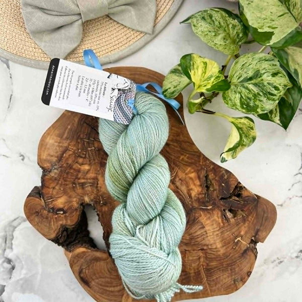 Sauge (LIQUIDATION - petits défauts) - Laine grosseur lace merino/cachemire/soie, prête à partir