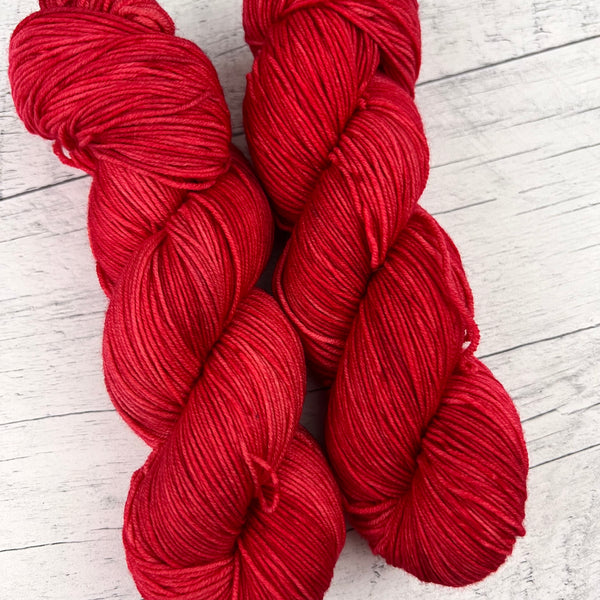 OOAK rouge - Laine grosseur fingering SW merino/nylon, prête à partir