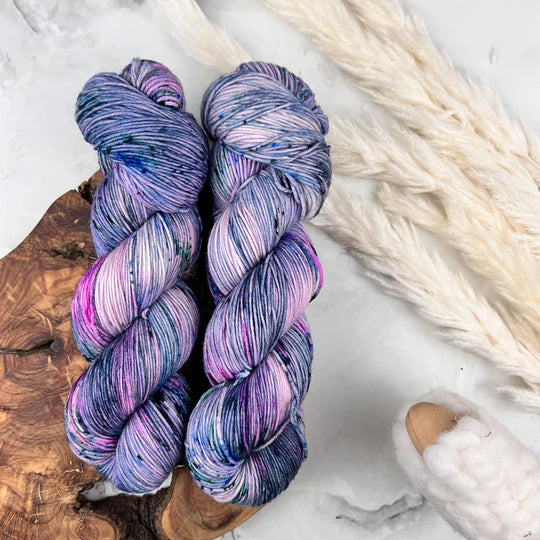 Magie de Noël - Laine grosseur fingering SW merino/nylon, prête à partir