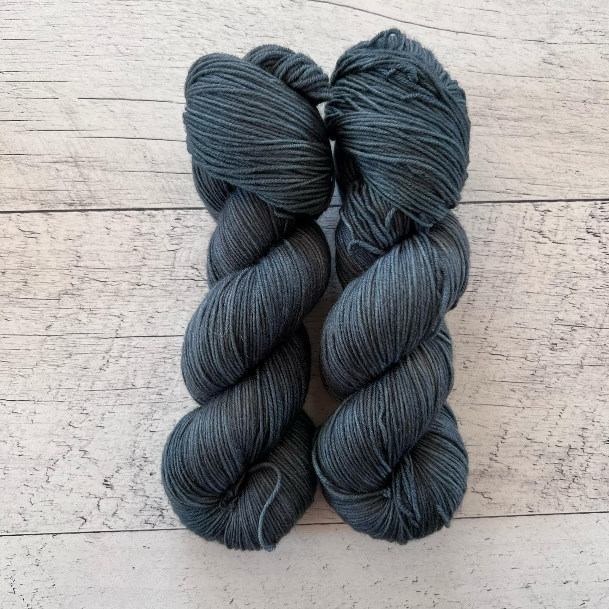 Nuit enneigée - Laine grosseur fingering SW merino/nylon, prête à partir