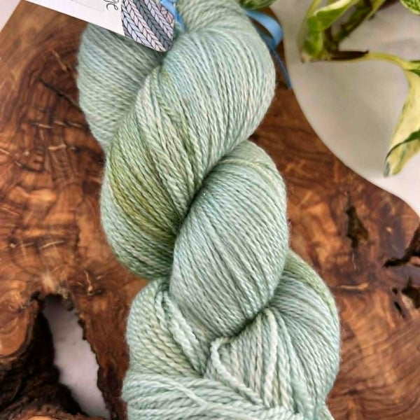 Sauge (LIQUIDATION - petits défauts) - Laine grosseur lace merino/cachemire/soie, prête à partir
