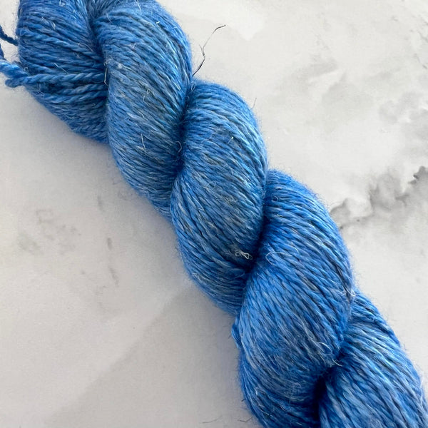 LIQUIDATION (petits défauts) Surf - Laine grosseur DK bébé alpaga/soie/lin non SW, prête à partir