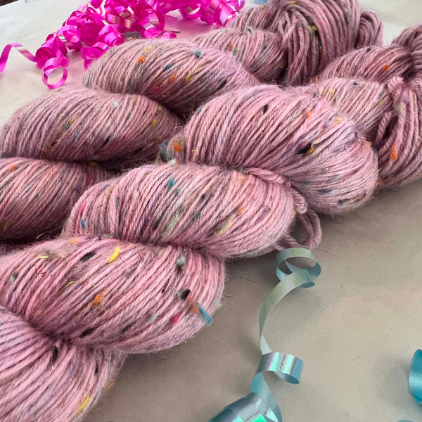 Ballerine - Laine grosseur fingering 92% mérinos/5% Donegal/3% stellina, prête à partir
