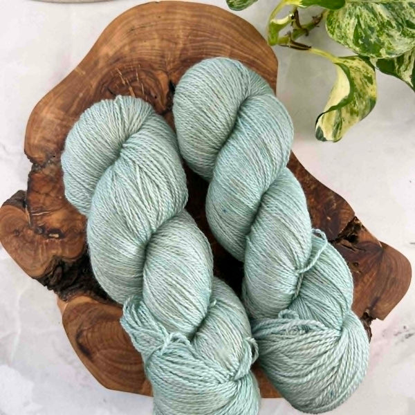 Sauge - Laine grosseur lace merino/cachemire/soie, prête à partir