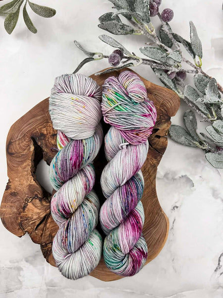 OOAK Christmas kisses - Laine grosseur fingering SW merino/nylon, prête à partir