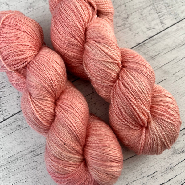 Floraison - Laine grosseur lace merino/cachemire/soie, prête à partir
