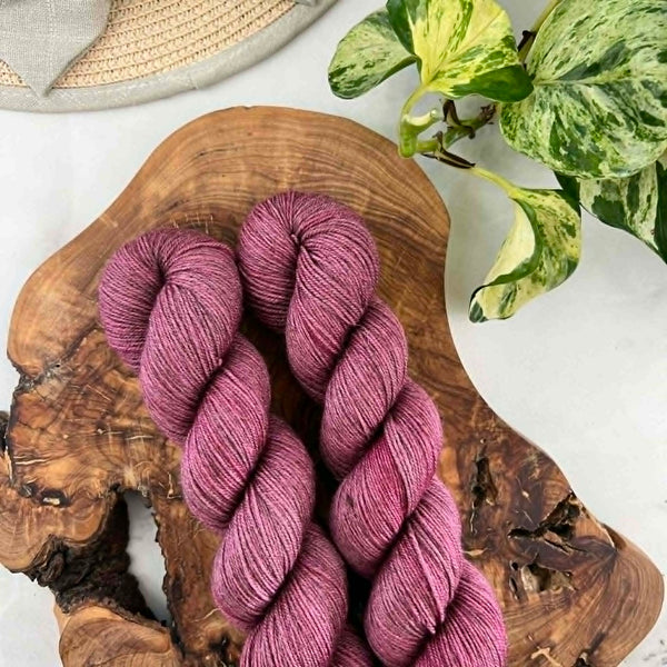 Hibiscus - Laine grosseur fingering merino/yak/nylon SW, prête à partir