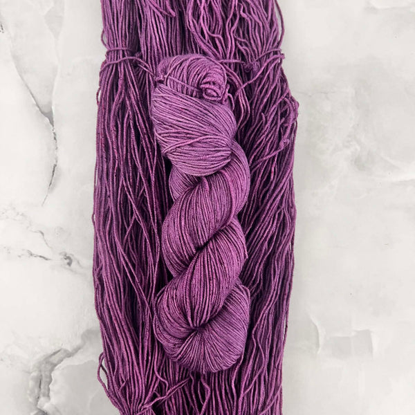 Dahlia - Laine grosseur fingering SW merino/nylon, prête à partir
