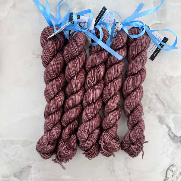 Fudge - Mini écheveau de laine grosseur fingering SW merino/nylon, prêt à partir