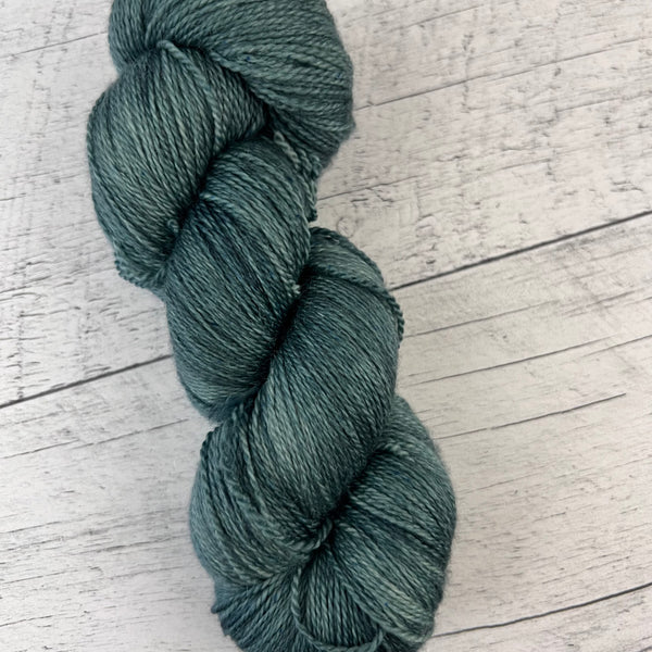 Conifères - Laine grosseur lace merino/cachemire/soie, prête à partir