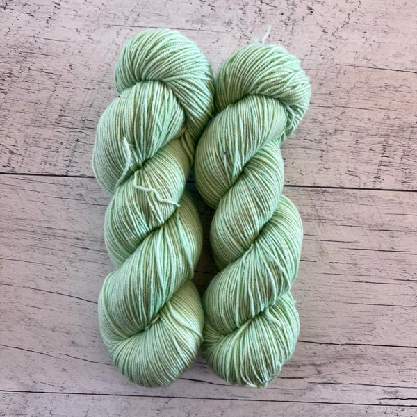 Pistache - Laine à bas grosseur fingering superwash BFL/nylon, prête à partir