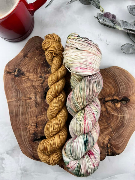 Matin de Noël (115g) + Tournesol (35g) - Ensemble de laine pour bas SW merino/nylon, prête à partir