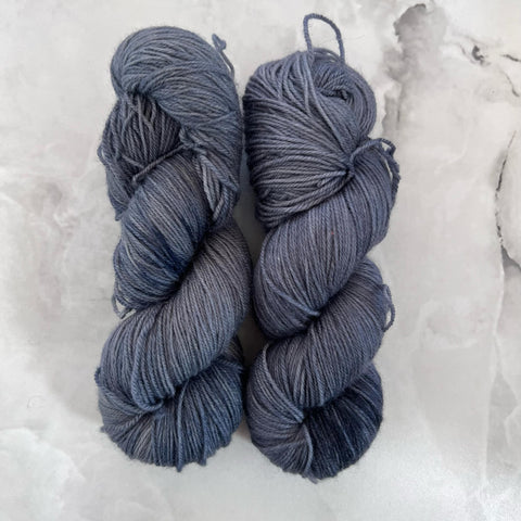 Denim (LIQUIDATION - petits défauts) - Laine grosseur fingering superwash BFL/nylon, prête à partir