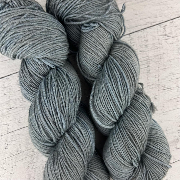 Amsterdam - Laine grosseur fingering superwash BFL/nylon, prête à partir