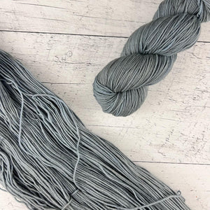 Amsterdam - Laine grosseur fingering superwash BFL/nylon, prête à partir