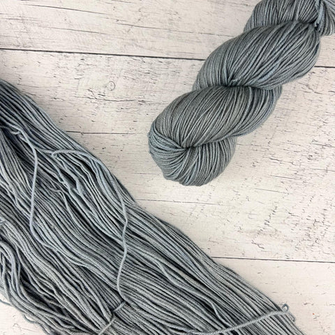 Amsterdam - Laine grosseur fingering superwash BFL/nylon, prête à partir