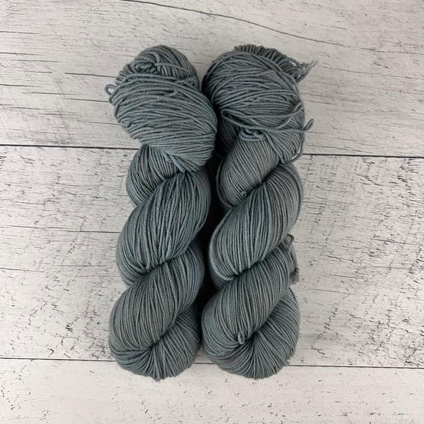Amsterdam - Laine grosseur fingering superwash BFL/nylon, prête à partir