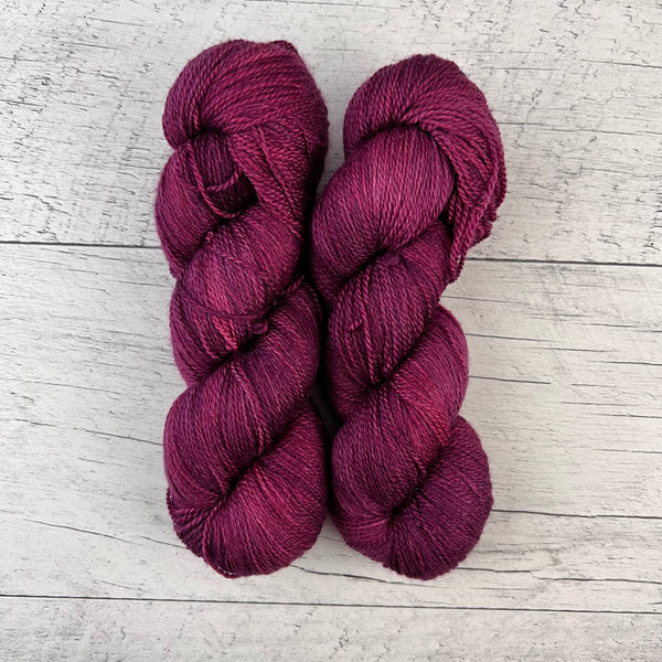 Merlot - Laine grosseur lace merino/cachemire/soie, prête à partir