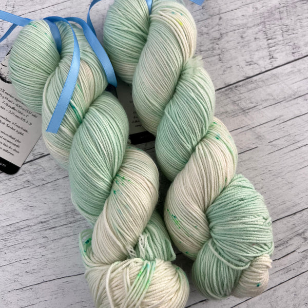 OOAK menthe - Laine grosseur fingering SW merino/nylon, prête à partir