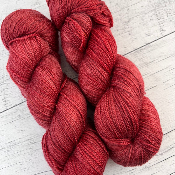 Grange - Laine grosseur lace merino/cachemire/soie, prête à partir
