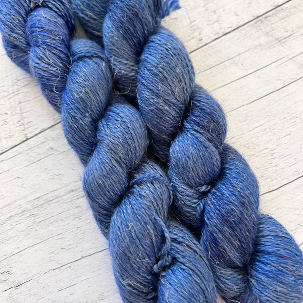 Bleu velours - Laine grosseur DK bébé alpaga/soie/lin non SW, prête à partir