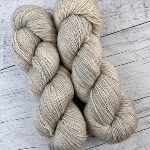 Cendres - Laine grosseur lace merino/cachemire/soie, prête à partir