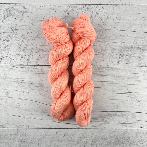 Pot de pêche - Laine grosseur fingering SW merino/coton, prête à partir