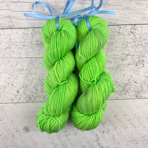 LIQUIDATION (petits défauts) Limette - Laine grosseur fingering SW merino/nylon, prête à partir