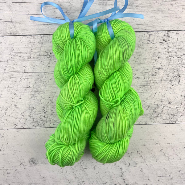LIQUIDATION (petits défauts) Limette - Laine grosseur fingering SW merino/nylon, prête à partir