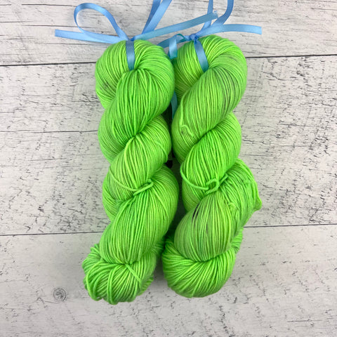 LIQUIDATION (petits défauts) Limette - Laine grosseur fingering SW merino/nylon, prête à partir
