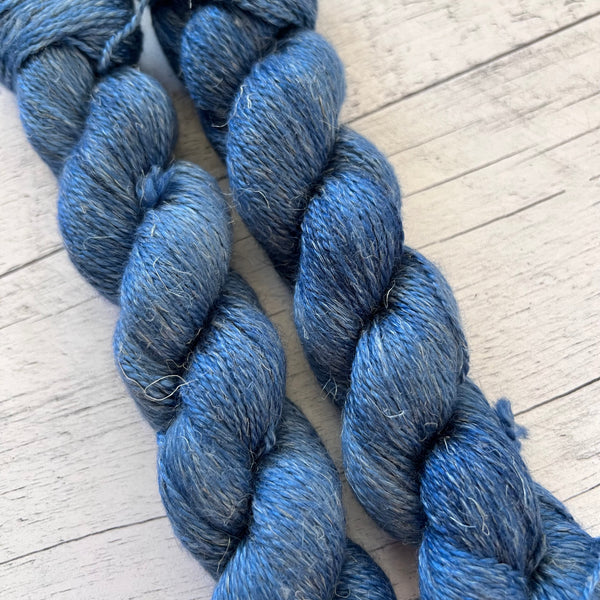 Bleu velours - Laine grosseur DK bébé alpaga/soie/lin non SW, prête à partir