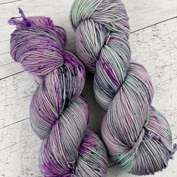 Douce folie OOAK - Laine grosseur fingering SW merino/nylon, prête à partir