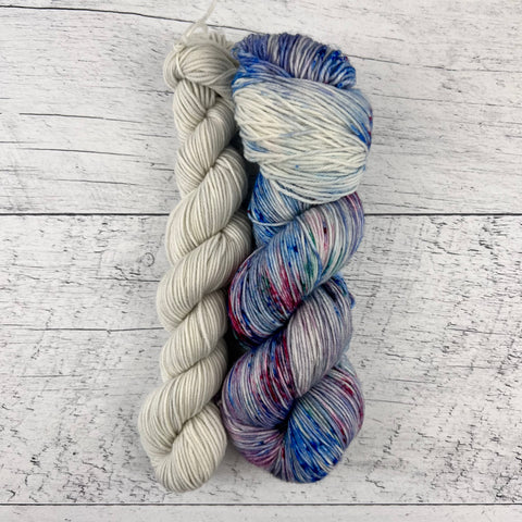 Laine mystère décembre 2024 (115g) + Cendres (35g) - Ensemble de laine pour bas SW merino/nylon, prête à partir