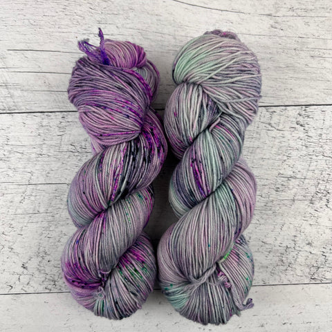 Douce folie OOAK - Laine grosseur fingering SW merino/nylon, prête à partir