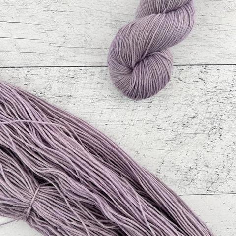 Lavande - Laine grosseur fingering SW merino/nylon, prête à partir